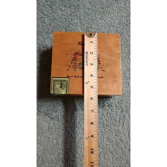 Exquisitos ARTURO FUENTE Wooden Cigar Box - Imported Dominican Republic - EMPTY - Picture 9 of 9